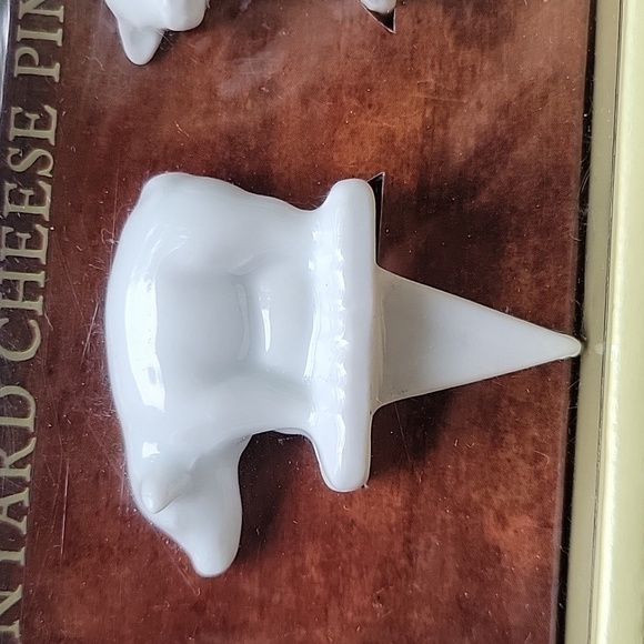 Surlatable Barnyard Cheese White Porcelain Set Of 3 Pins New - Picture 3 of 9